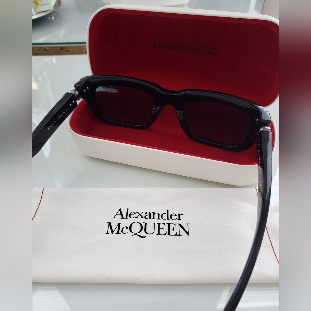 Alexander McQueen Black Sunglasses 100% Authentic Like New - Picture 10 of 10